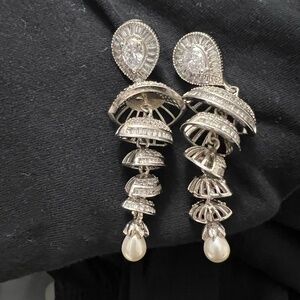 white zirconia dangled earrings